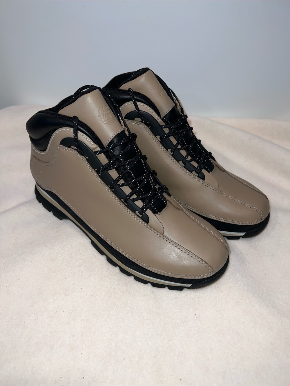 Timberland Women’s Euro Hiker Taupe and Black Leather Ankle Boots Size 9 NWOB